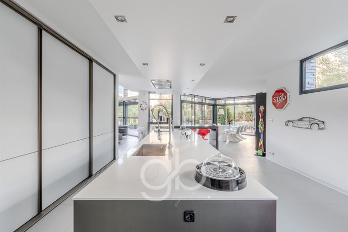 Image No.10-5 Bed House for sale