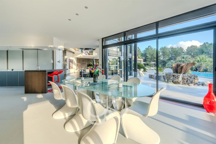 Image No.10-5 Bed House for sale