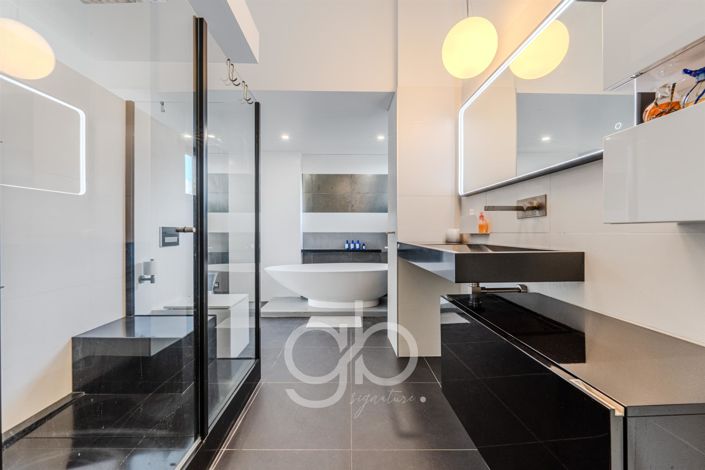 Image No.15-5 Bed House for sale