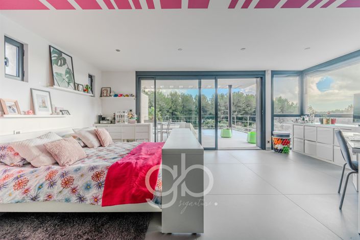 Image No.16-5 Bed House for sale