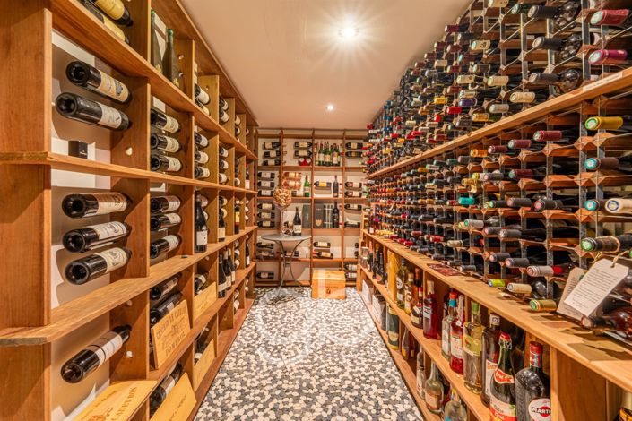 Image No.18-5 Bed House for sale