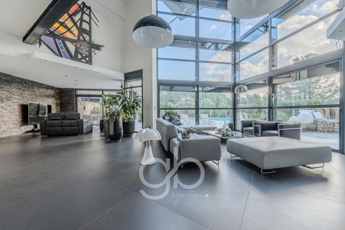 Image No.5-5 Bed House for sale