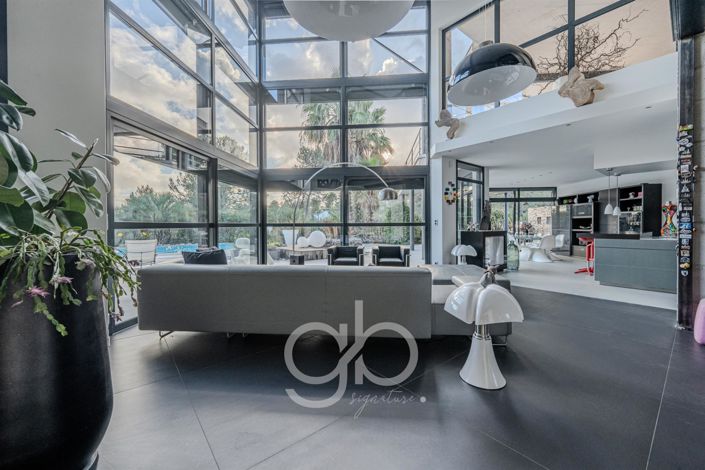 Image No.7-5 Bed House for sale