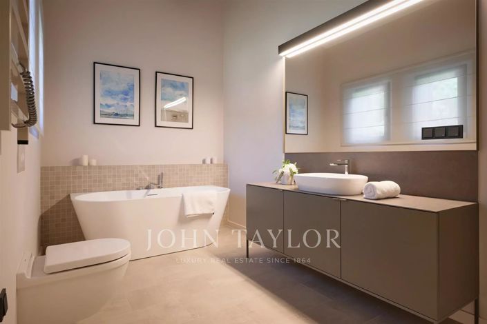 Image No.16-6 Bed House for sale