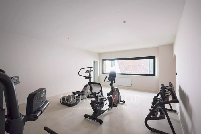 Image No.18-6 Bed House for sale