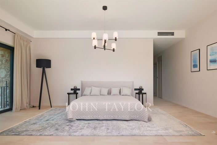 Image No.8-6 Bed House for sale