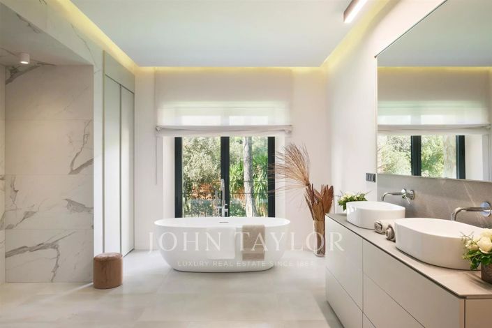 Image No.9-6 Bed House for sale