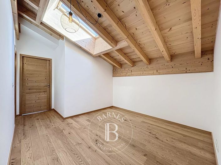 Image No.23-5 Bed Apartment for sale