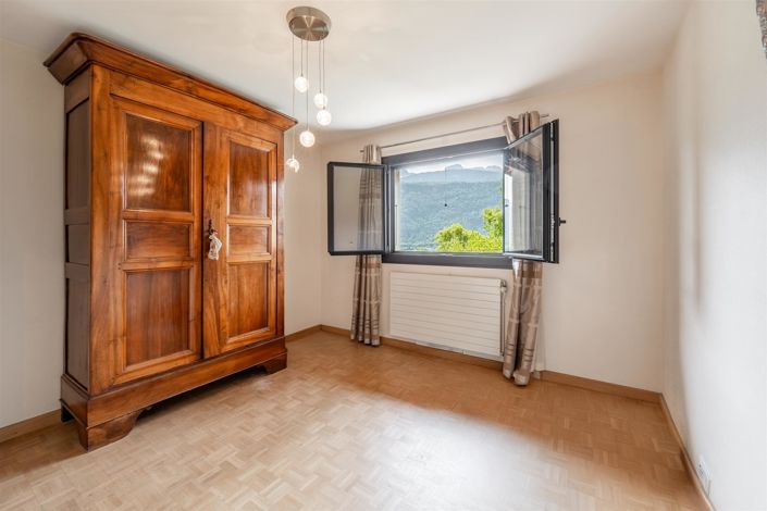 Image No.16-6 Bed House for sale