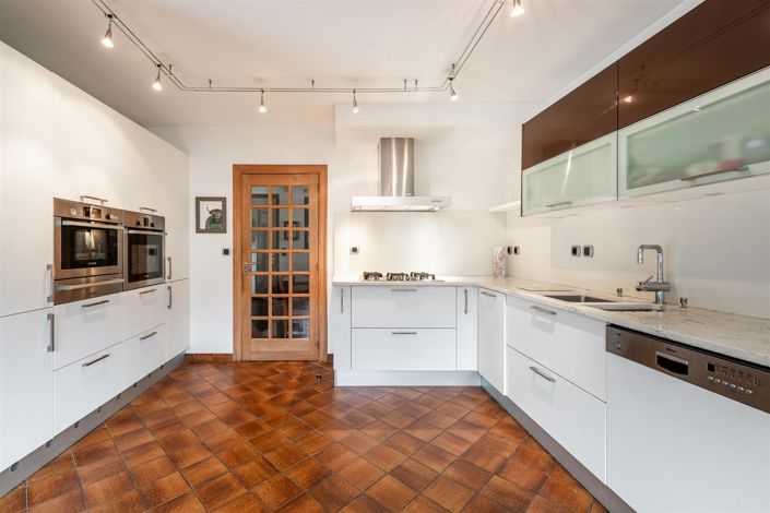 Image No.7-6 Bed House for sale