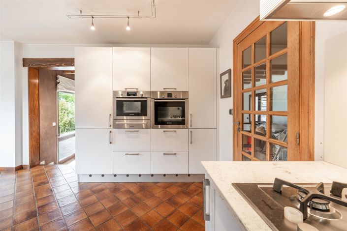 Image No.9-6 Bed House for sale