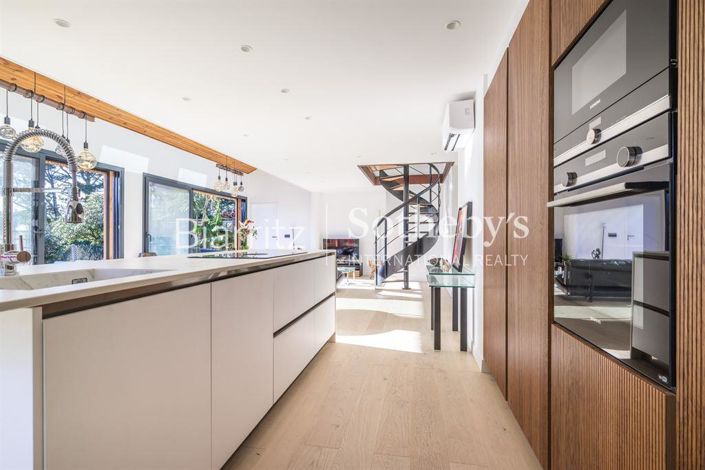 Image No.6-4 Bed House for sale