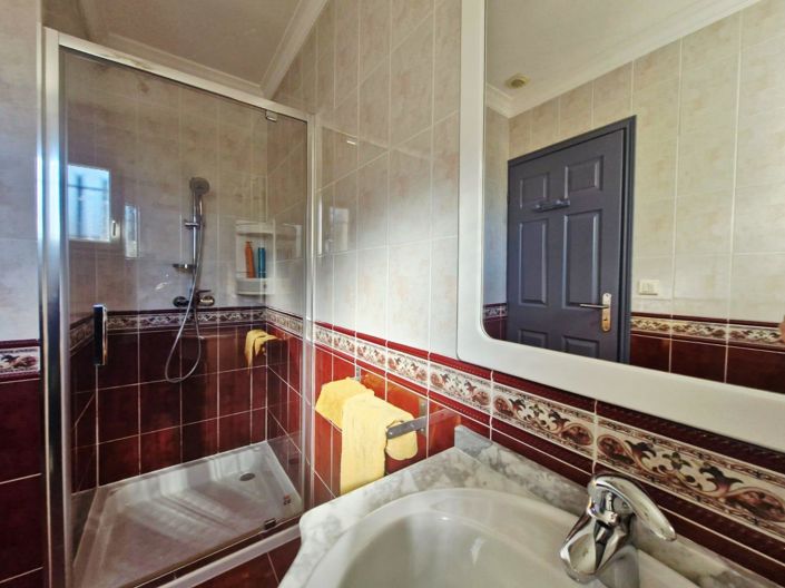 Image No.10-4 Bed House for sale