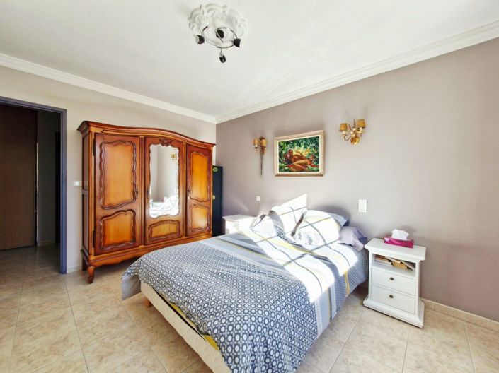 Image No.11-4 Bed House for sale