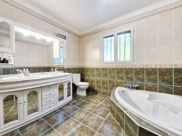 Image No.13-4 Bed House for sale