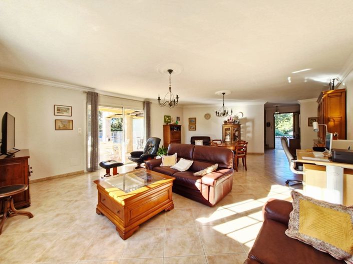 Image No.2-4 Bed House for sale