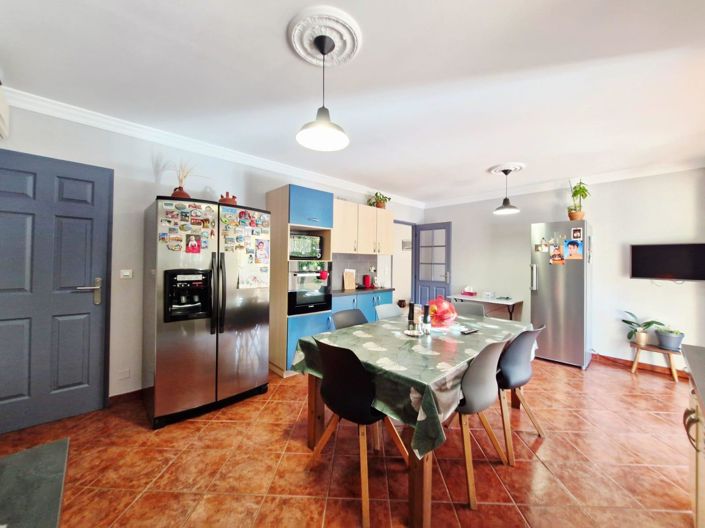 Image No.6-4 Bed House for sale