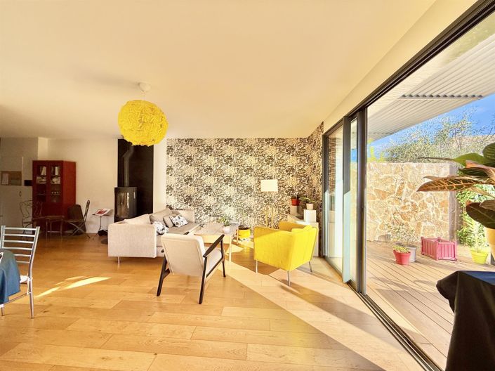 Image No.2-4 Bed House for sale