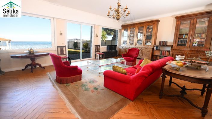 Image No.8-8 Bed House for sale