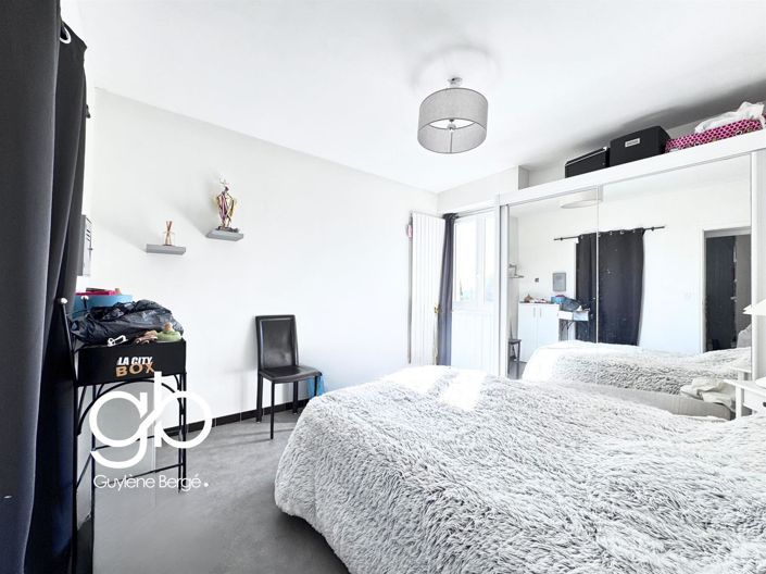 Image No.8-5 Bed House for sale