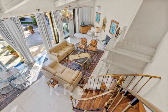 Image No.18-5 Bed House for sale