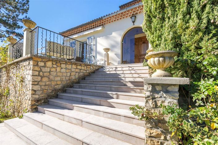 Image No.3-5 Bed House for sale