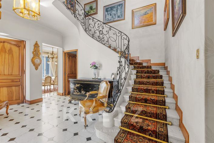 Image No.8-5 Bed House for sale