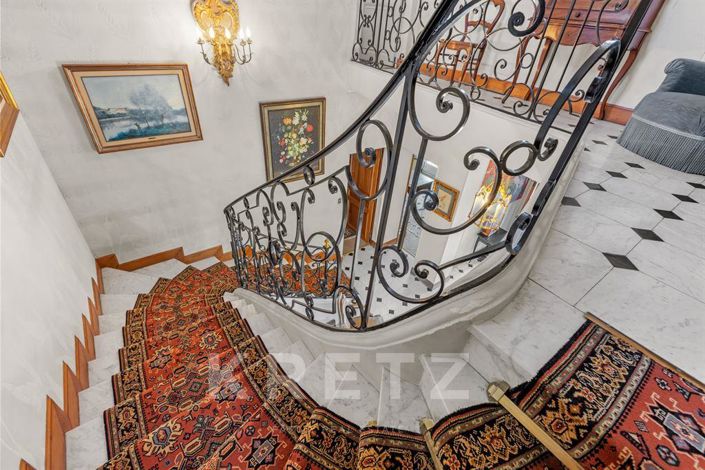 Image No.9-5 Bed House for sale