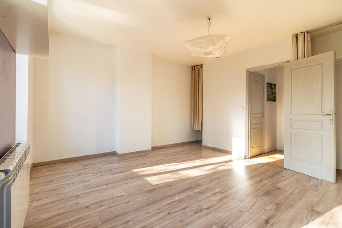 Image No.11-1 Bed House for sale