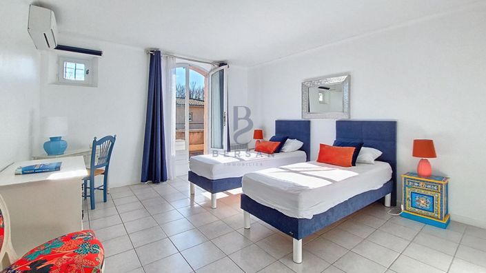 Image No.12-4 Bed House for sale