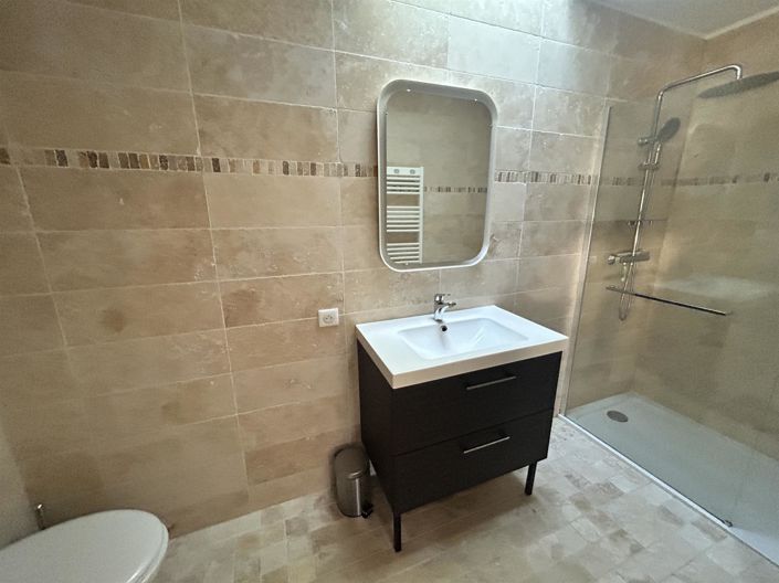 Image No.17-5 Bed House for sale