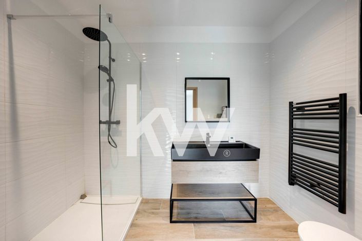 Image No.11-5 Bed Property for sale