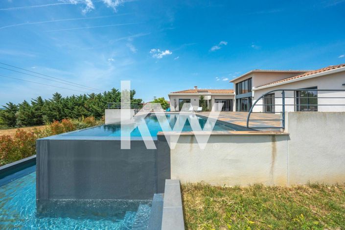 Image No.15-5 Bed Property for sale