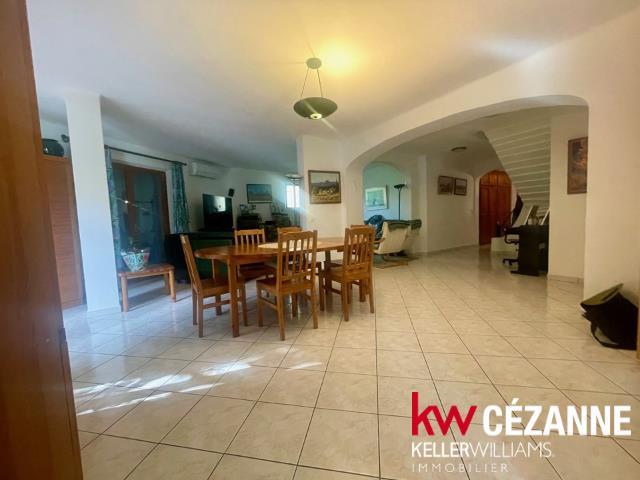 Image No.7-4 Bed House for sale