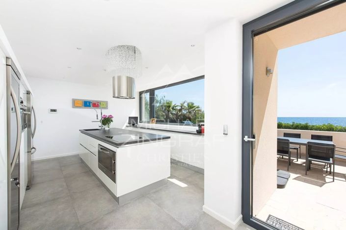 Image No.8-5 Bed House for sale