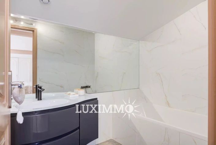 Image No.11-5 Bed House for sale