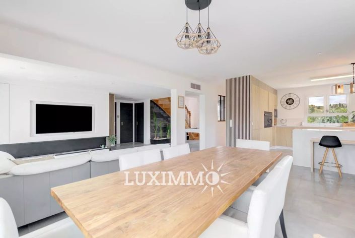 Image No.4-5 Bed House for sale