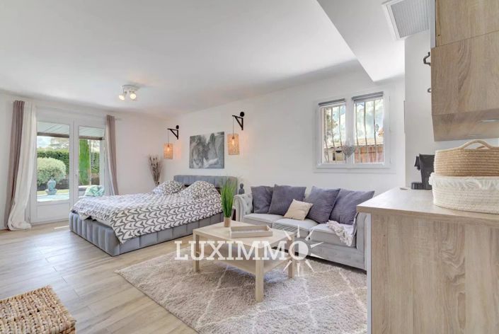 Image No.5-5 Bed House for sale