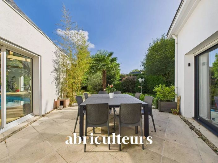 Image No.8-4 Bed House for sale