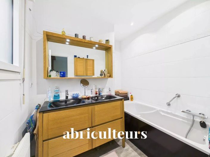 Image No.9-4 Bed House for sale