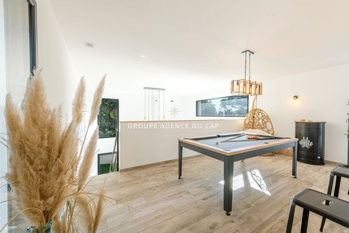 Image No.10-3 Bed House for sale