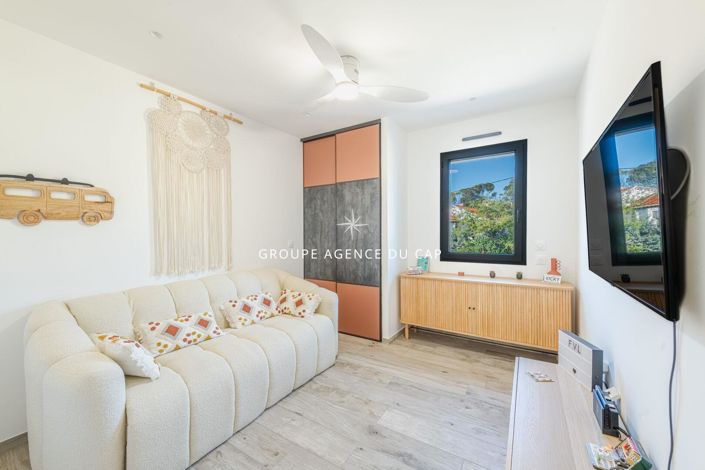 Image No.11-3 Bed House for sale