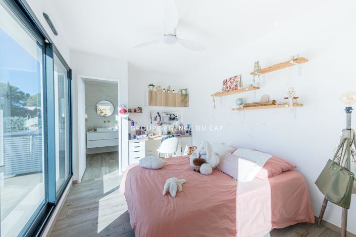 Image No.12-3 Bed House for sale