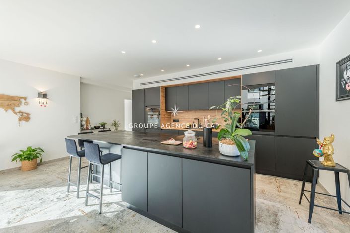 Image No.6-3 Bed House for sale