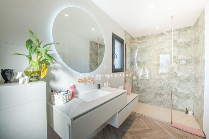 Image No.8-3 Bed House for sale