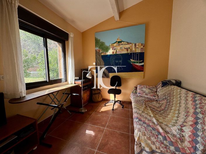 Image No.8-4 Bed House for sale