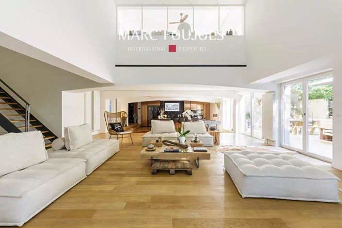 Image No.2-5 Bed House for sale