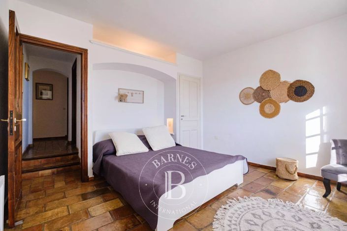 Image No.14-3 Bed Apartment for sale