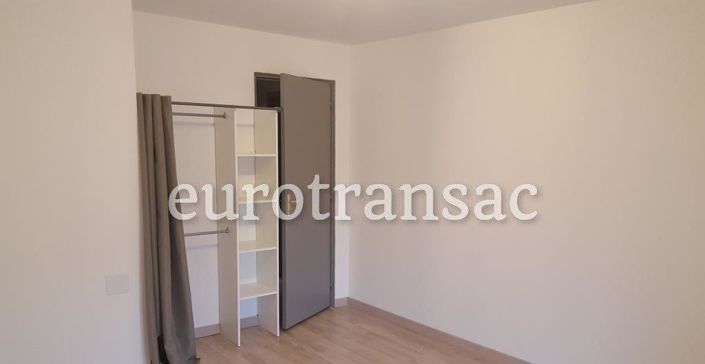 Image No.10-3 Bed House for sale