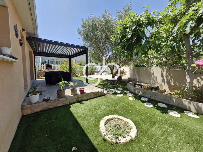 Image No.2-4 Bed House for sale